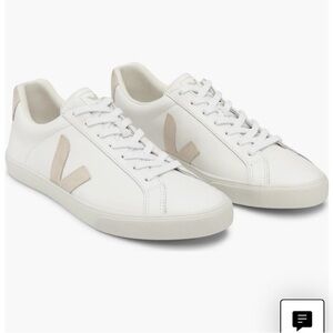 NWOB Veja ESPLAR SNEAKER Size 39